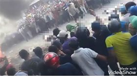 厄瓜多,暴民,暴動,私刑,燒死小偷（圖／翻攝自YouTube）