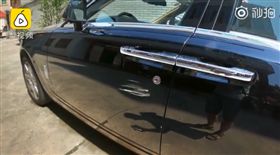 豆花攤車撞上勞斯萊斯　車主霸氣免賠
（圖／翻攝自梨視頻微博）