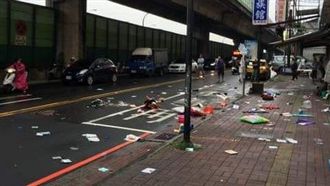 汐止下「雜物雨」竟是她從八樓丟東西
