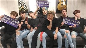 提前續約！防彈少年團與公司簽七年約
（圖／翻攝自twitter）