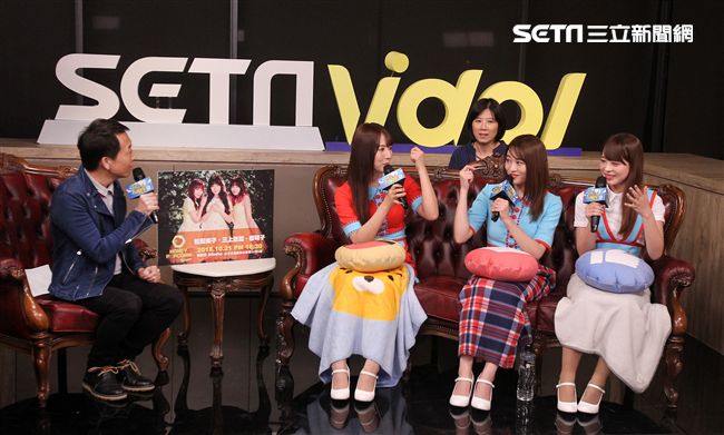 日本AV女優三上悠亞、松田美子、櫻萌子安安大明星。（記者邱榮吉/攝影）