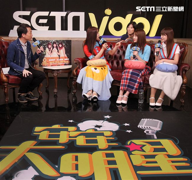 日本AV女優三上悠亞、松田美子、櫻萌子安安大明星。（記者邱榮吉/攝影）