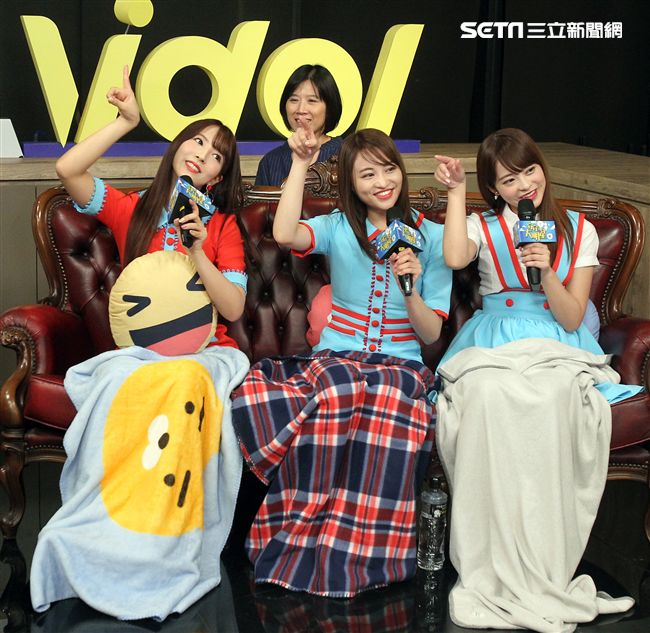 日本AV女優三上悠亞、松田美子、櫻萌子安安大明星。（記者邱榮吉/攝影）