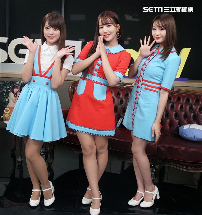 日本AV女優三上悠亞、松田美子、櫻萌子安安大明星。（記者邱榮吉/攝影）