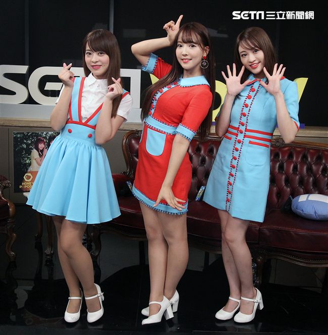 日本AV女優三上悠亞、松田美子、櫻萌子安安大明星。（記者邱榮吉/攝影）