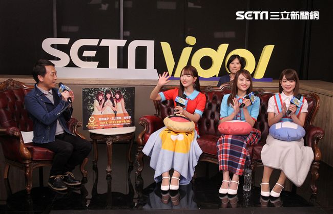 日本AV女優三上悠亞、松田美子、櫻萌子安安大明星。（記者邱榮吉/攝影）