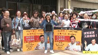 菲姐向前男友討債！貴婦團粉看板聲援