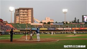 ▲富邦悍將與統一獅在台南激戰。（圖／記者蕭保祥攝影）