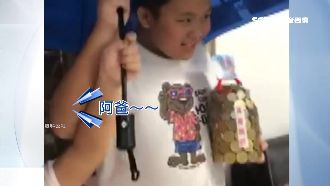 喪禮風慶生！孝子捧硬幣骨灰罈祝壽