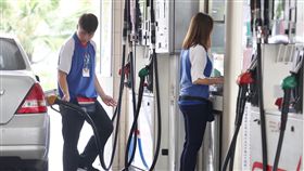 油價飆3年多新高　汽柴油23日漲0.5元中油公司22日表示，23日凌晨零時起，國內汽、柴油每公升零售價格將各調漲0.5元，再創2014年12月以來新高。中央社記者吳翊寧攝　107年4月22日