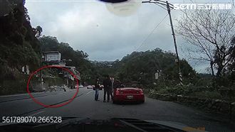 麥拉倫自撞驚悚曝光　引擎瞬噴出翻轉