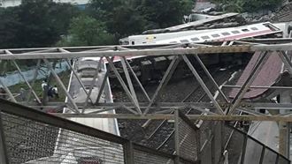 普悠瑪翻車意外！駕駛稱輾過不明物體