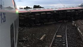 普悠瑪翻覆/翻攝自宜蘭知識+