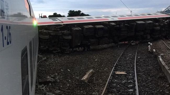 普悠瑪列車翻車　目前雙線不通