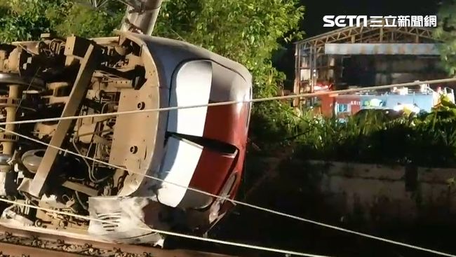 普悠瑪出軌　神似JR福知山線事故！