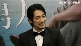 藤岡靛表示很喜歡宜蘭衝浪。（圖／天馬行空提供）