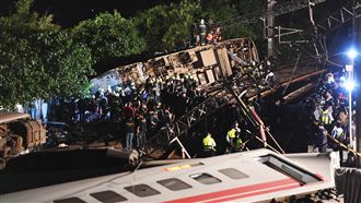 普悠瑪翻覆　國一女車上撿手機報案