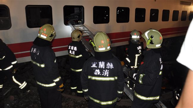 勇客破窗救人　持血票還原：疑撞月台