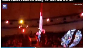 從4公尺高落下！馬戲團表演者空中失手　手臂當場摔斷（圖／截取自每日郵報）