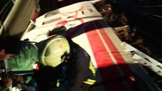 警消在趕路　熱血民眾第一時間衝救人