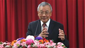 16:9
中油與松下簽訂MOU　合作推智慧綠能中油公司與台灣松下電器公司1日在台北簽訂「智慧綠能推動」合作備忘錄（MOU）。中油董事長戴謙表示，中油將研發太陽能和燃料電池更廣泛的應用方式，創造的電力除供應綠能加油站外，多餘電力還能回售台電。中央社記者裴禛攝　107年10月1日