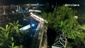 外媒台脫軌1200