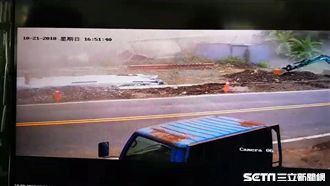 普悠瑪出軌翻覆揚粉塵　另一角度曝光