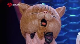 吳青峰參加《蒙面唱將》被虧根本裸奔。（翻攝微博）