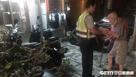 失智翁看見魔神仔　離家半公里家人急尋2小時／翻攝畫面