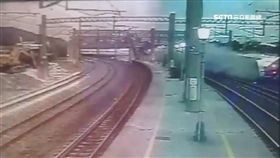 台鐵最慘意外!普悠瑪出軌 最新多角度影像曝