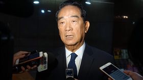 普悠瑪事故原因　宋楚瑜籲由第三方調查台鐵普悠瑪列車21日發生出軌翻覆意外，釀嚴重死傷，親民黨主席宋楚瑜22日說，台鐵內部檢討是基礎與根本，但鐵路等交通安全問題，應由更高層次的安全檢查單位釐清事故原因。中央社記者梁珮綺攝　107年10月22日