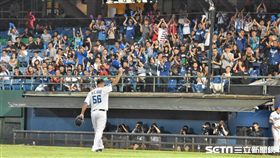 ▲郭泓志退場向觀眾致意。（圖／記者王怡翔攝影）