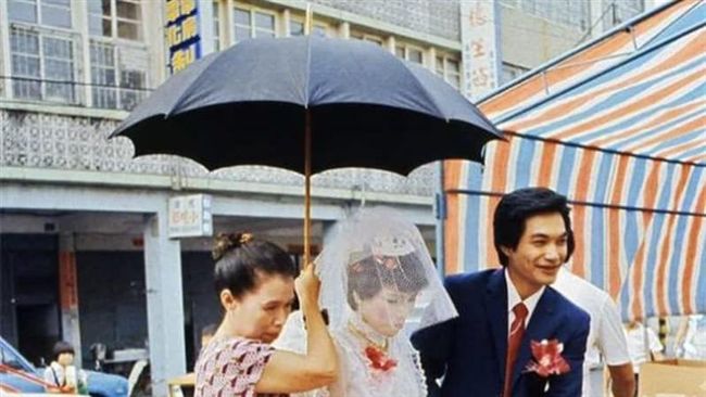 婚禮撐黑傘代表懷孕？　網友曝真相！