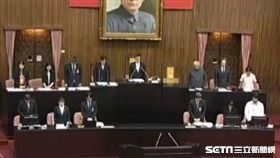 立法院副院長蔡其昌率領立院同仁會普悠瑪事故默哀1分鐘。（圖／記者李英婷攝）