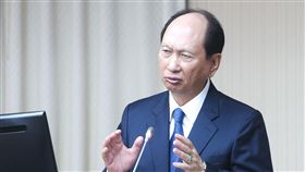 重大工程屢流標　工程會：可能設計不夠周延近來不少重大公共工程屢次流標或延宕，工程會主委吳澤成（圖）1日表示，主要是公共工程推出數量較多，導致有些廠商持觀望態度，加上部分案件設計上可能不夠周延，現在希望透過推動替代方案等方式，讓業者有更多選擇性。中央社記者謝佳璋攝　107年10月1日