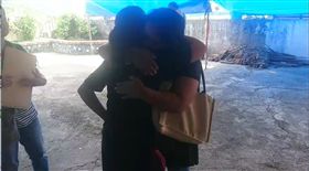 普悠瑪翻覆…李詩涵遺體修復完善回家　家屬痛哭擁抱打氣