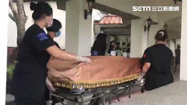 董家八口移靈突下雨　結束雨瞬間停了
