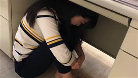 16:9
6.0強震來襲「全台都在搖」　高嘉瑜嚇到秒躲桌底下
圖／翻攝自高嘉瑜臉書