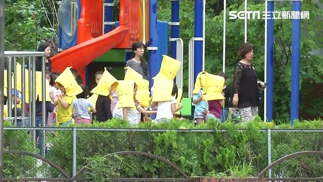 宜蘭狂搖！羅東國小生戴頭套集體避難