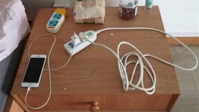 喝醉幫手機充電　醒來剩6%…超崩潰