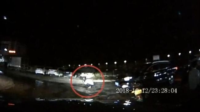 他路邊嘔吐遭輾壓　駕駛：以為路不平