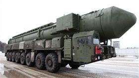 美國總統川普宣布有意退出「中程核飛彈條約」，並稱俄羅斯在常規與核子中程飛彈上均違反條約。（圖／翻攝自@aquickshot1 推特）
https://twitter.com/aquickshot1/status/1054055968907116549