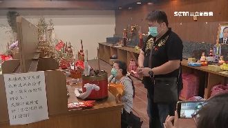 龍蝦董8遺體抵台東　親友哭：下車了