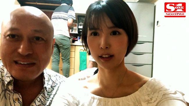 針孔偷拍　AV女優竟帶男老師回家…