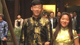 曾俊欣（左）與梁恩碩一周盛裝登場。（圖／曾育德提供）