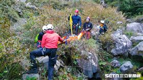 高雄藍姓婦人爬雪山失足跌山谷亡／翻攝畫面