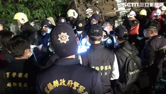 普悠瑪18死　警忍淚幫罹難者找家人