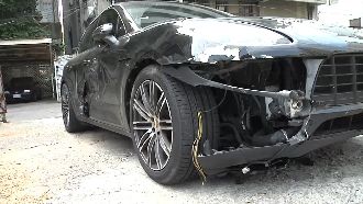 保時捷酒駕撞5車　硬拖保險桿肇逃