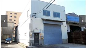 日本名古屋警方日前查獲一起販毒事件，有3名台灣男子涉嫌走私毒品，在汽車輪胎內藏350公斤的安毒，遭名古屋警方逮捕。當地警方表示，該批毒品創下單次查扣最大量的紀錄，可能與國際販毒組織有關。（圖／翻攝自日本雅虎）