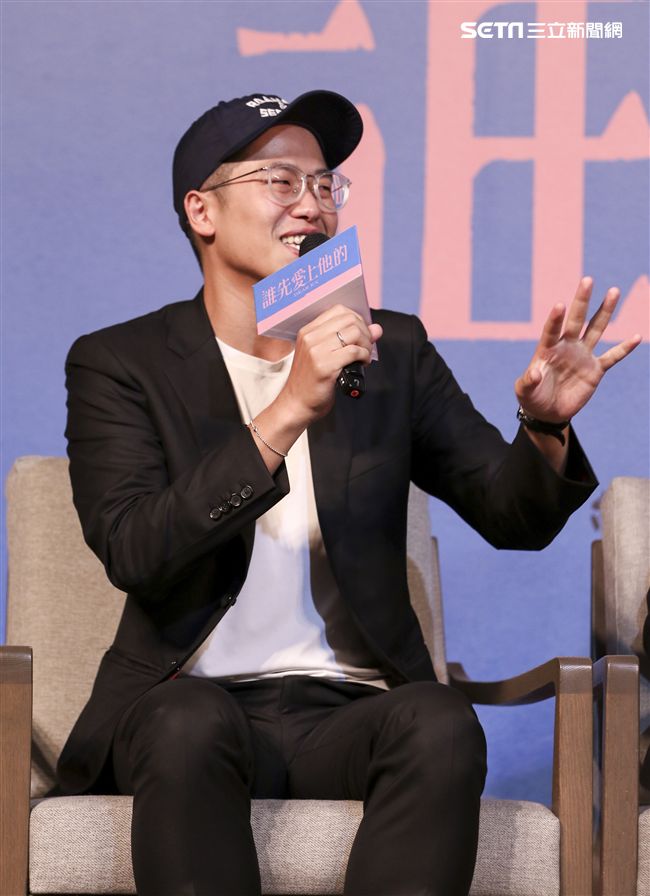 電影「誰先愛上他的」記者會，主持人黃子佼、導演徐譽庭、許智彥，男女主角邱澤、謝盈萱、陳如山、黃聖球。（記者林士傑/攝影）